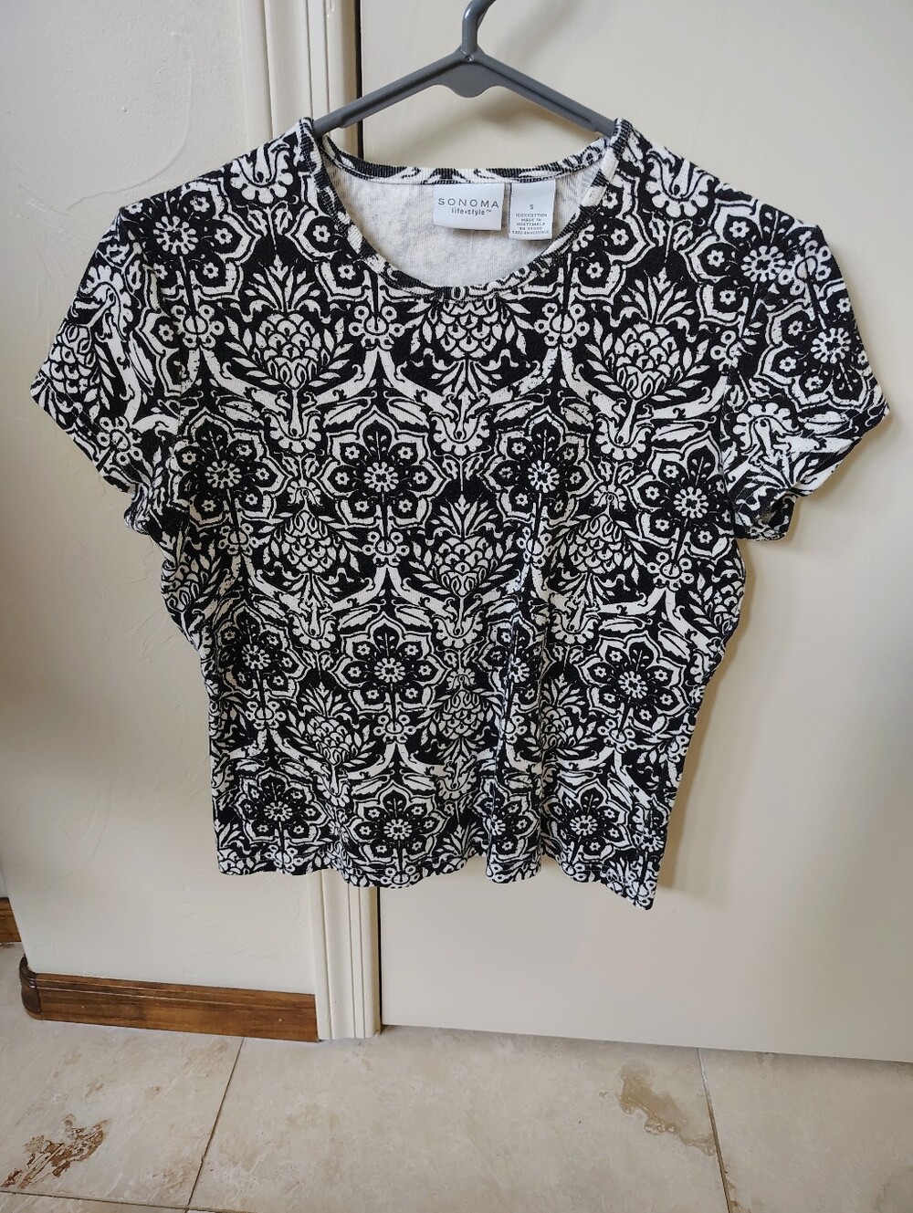 Sonoma Black & White Floral Damask Short Sleeve Top